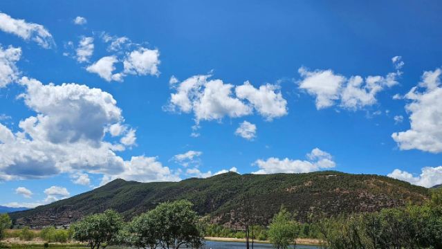 Lijiang Lugu Lake Scenic Area + Daluoshui Village + Lige Island + Xiaoluoshui + Zouhun Bridge (Walking Marriage Bridge) day tour with Chinese and English services