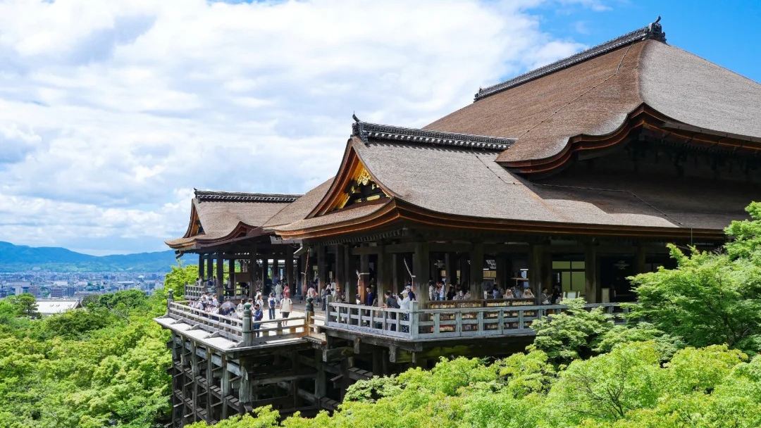 日本京都の古い建物＋奈良公園の子鹿＋伏見稲荷大社ワンデーツアー