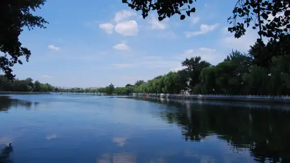 Night tour of Shichahai Scenic Area/Private group & multiple languages available for seamless communication