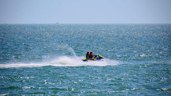 Mombasa : Aventure sur la plage avec jet ski et promenade en bateau