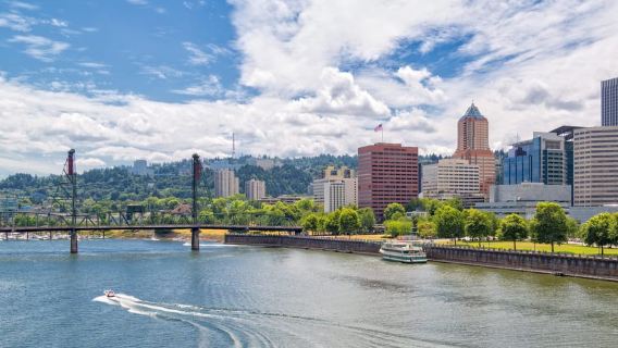 Portland: Happy Hour Sightseeing Cruise