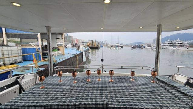 【香港遊艇包船出海】香港80呎三層豪華遊艇包船出海觀光海釣玩樂或夜遊維港~暢享水上娛樂與醉美海景~