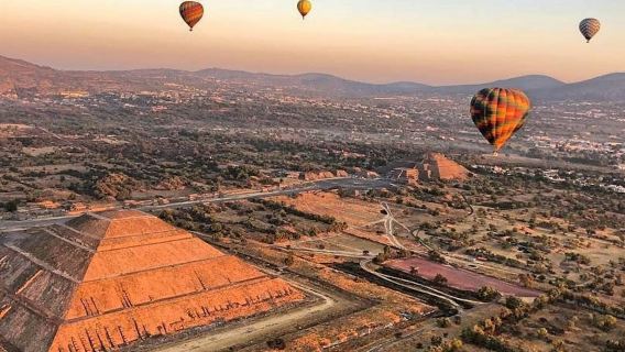 Escursione alle piramidi di Teotihuacán e volo in mongolfiera