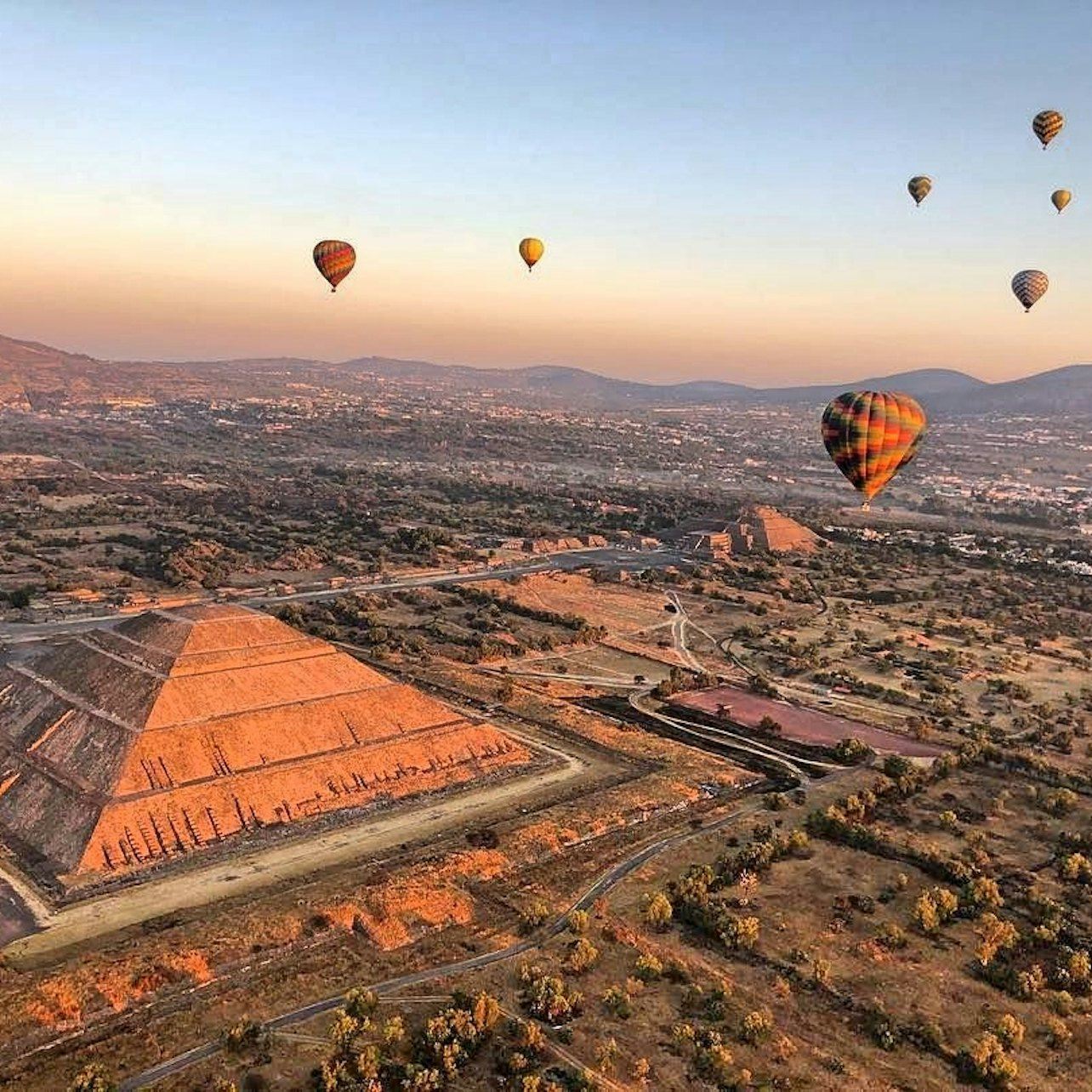 Excursión a las Pirámides de Teotihuacán y Vuelo en Globo Aerostático