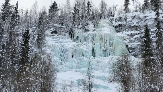 Korouoma Frozen Waterfalls Hiking + Wilderness BBQ - Small Group Tour for 8 People