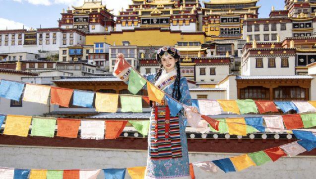 ทัวร์ 1 วัน แชงกรีลา + หุบเขาเสือกระโจน [งานเลี้ยงหัวหน้าเผ่า + ล่องรอบทะเลสาบนาปาหาย + ธงมนต์ขนาดใหญ่ (ต้าจิงฟาน) + เที่ยวกลับทางด่วน]