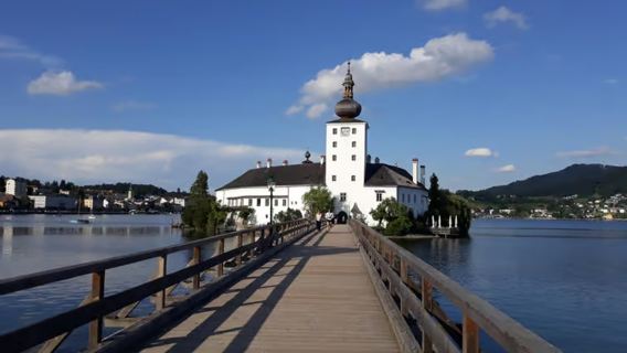 Departing from Vienna, Austria: Hallstatt + Ort Castle + Alpine lakes 1-day tour
