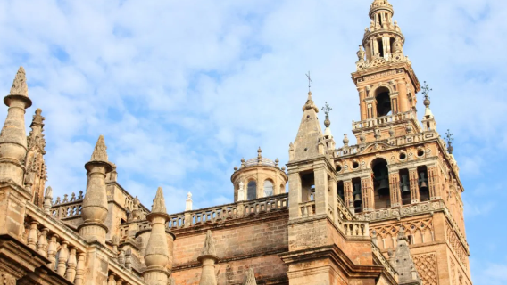 Tour 1 ngày tham quan Nhà thờ chính tòa Sevilla và Giralda Mora