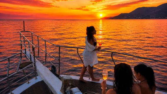 Entspannende Familien-Bootstour in Alanya ohne Schaum und laute Musik