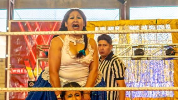 La Paz: Cultural Experience with Bolivian Cholita and Wrestling