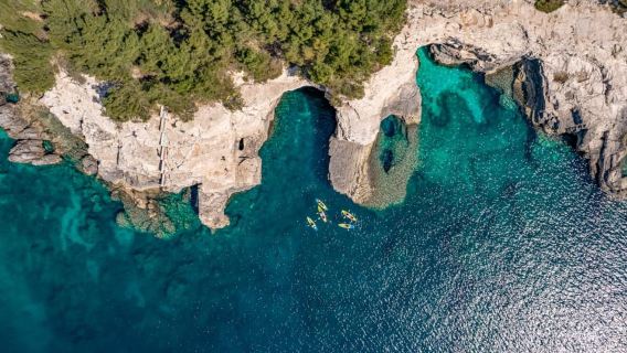 Pula: Tour en kayak por el mar con cueva, snorkel y saltos + TRAJE DE NEOPRENO