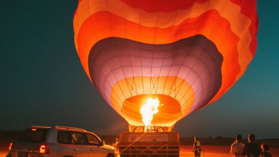 Heißluftballonfahrt in Dubai mit Frühstück und Kamelritt