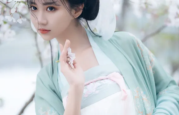 濱州市頤園Trip Moments【婚禮跟拍航拍街拍抓拍約拍/婚紗寫真/商業攝影攝像/翻譯】