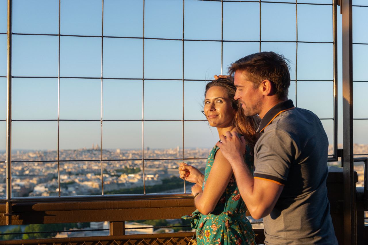 Panoramic Night Sightseeing Bus Tour in Paris + Eiffel Tower Visit