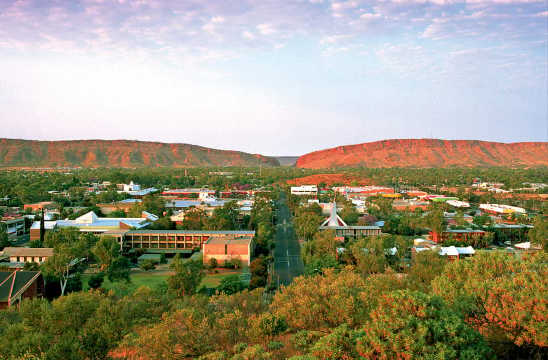 Alice Springs: Xe buýt đưa đón đến khu nghỉ dưỡng Ayers Rock
