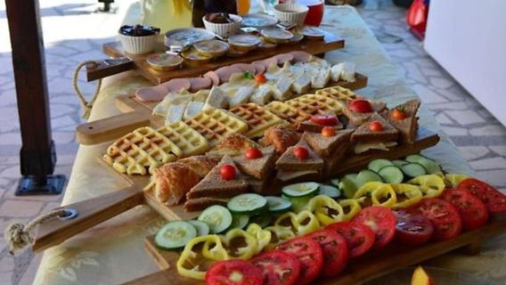 Ulcinj: Local taste. Breakfast, Lunch or Dinner