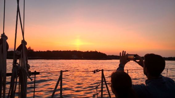 Boothbay Harbor: Crucero al atardecer en la goleta Apple Jack