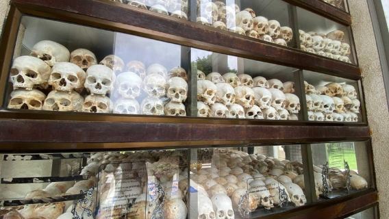 Traslado al aeropuerto PHN más Campo de la Muerte, Museo Toul Sleng