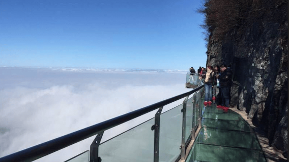 Zhangjiajie: Ontdek de wonderen van de Tianmen-berg en de vossenfeeënshow