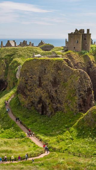 1-day tour to Dunnottar Castle + Braemar + Cairngorms National Park | Comfortable minibus