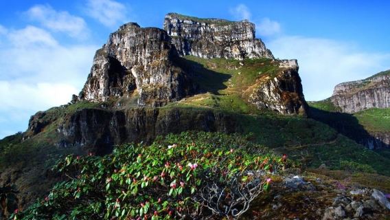 Kunming: Jiaozi (Sedan Chair) Snow Mountain Hiking Day Trip