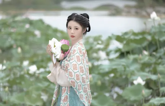 丹陽旅拍【九里/香海琴楓浪漫莊園約拍跟拍多語言翻譯本地攝影師】