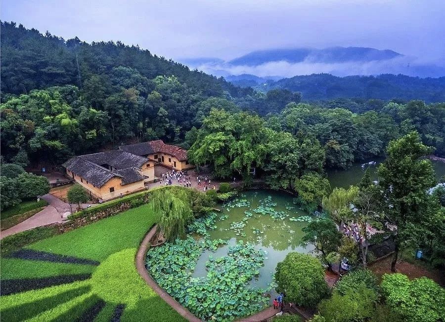 Mao Zedong's Former Residence + Bronze Statue Square + Residence Reservation + Pass Application + Guide for 1-Day Tour