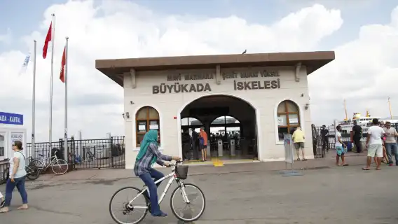 Istanbul: Princes Islands Day Tour (Heybeliada & Büyükada) By Private Boat Pick-up & Lunch