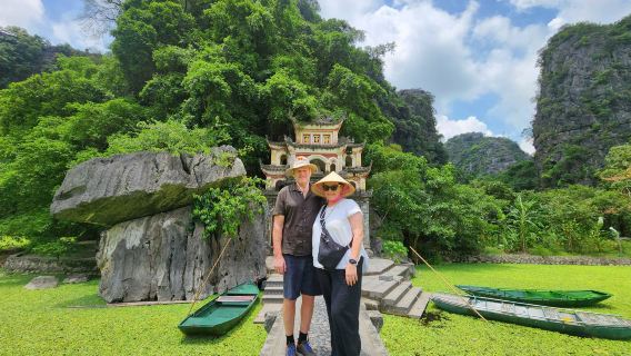 Luxury Private Ninh Binh Day Trip to Trang An, Bich Dong Pagoda & Mua Caves