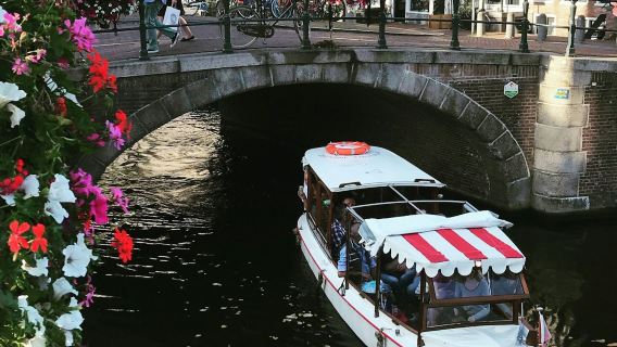 Amsterdam: Pelayaran Terusan Persendirian