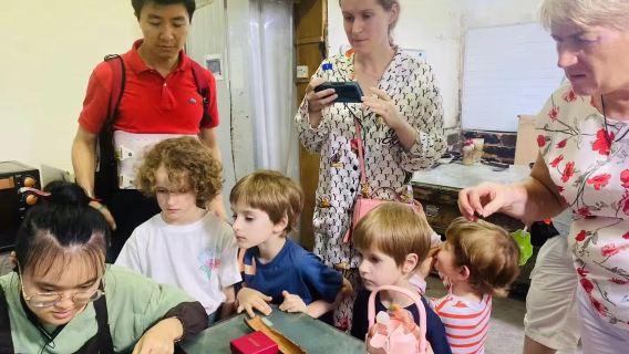 Half-Day Chengdu Lacquerware Handcrafting Workshop