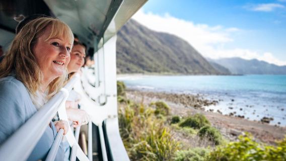 Nieuw-Zeelandse Coastal Pacific-trein van Greatjourneys - Picton, Christchurch, Kaikoura