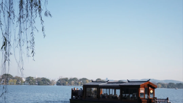 West Lake Pleasure Boat Cruise + Prince Bay Flower Viewing + Lakeside Courtyard Afternoon Tea + Intangible Cultural Heritage Handicraft Half-day Tour