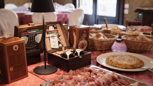 Modena: Balsamic Lunch with Vinegar Cellar Tour and Tasting