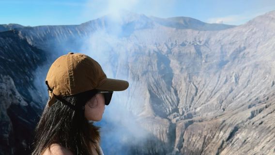 ブロモ山+マダカリプラ滝ワンデーツアー丨スラバヤ送迎、入場チケット火山ジープ車含む