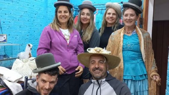 From La Paz: Guided tour of the Cholitas Art Gallery and Lucha Libre show