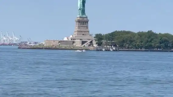 NYC: 自由の女神像＆エリス島ツアー（宿・ホテル送迎付き） | Trip.com