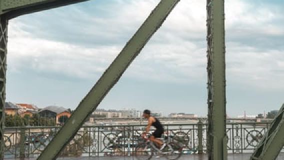 Budapest: Smartphone Street Photography & Hidden Gems Tour