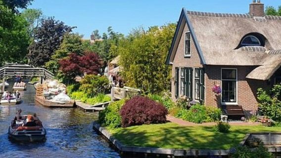 Zaanse Schans & Giethoorn: ทัวร์พร้อมไกด์ + ทริปล่องเรือไฟฟ้า