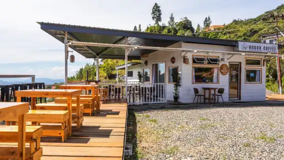 サバデサ牛牧場、スカイミラー、ペランギビューポイント＆ローカルマーケット日帰りツアー