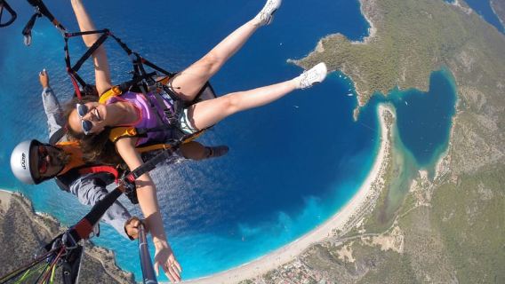 Oludeniz: Tandem 30-Minute Paragliding Flight