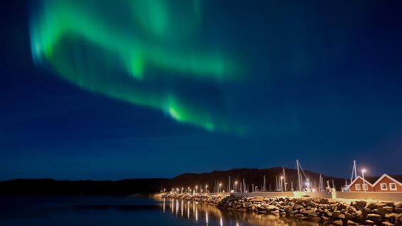 Magical Northern Lights Night in Iceland – Minibus Aurora Tour (English-Speaking Group)