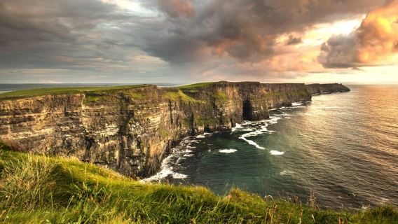 Đi bộ đến vách đá Moher cùng người nông dân địa phương. Clare. Có hướng dẫn viên.