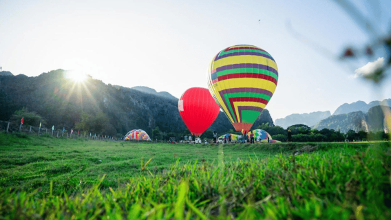 Vang Vieng: Long-tail Boat Ride & Balloon Flight
