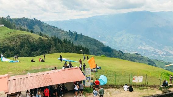 Medellín: Paragliding in den kolumbianischen Anden