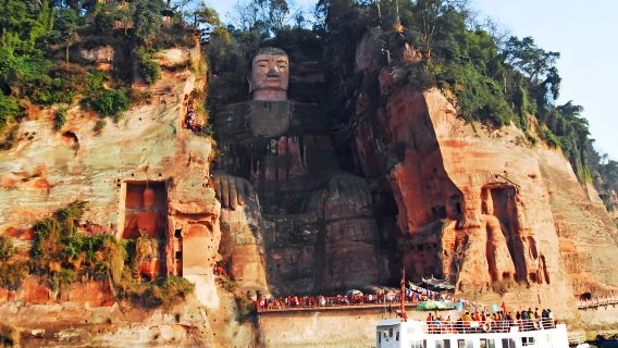 Visite privée d'une journée du Bouddha géant de Leshan à Chengdu + Changement de visage à l'opéra du Sichuan + Hot Pot