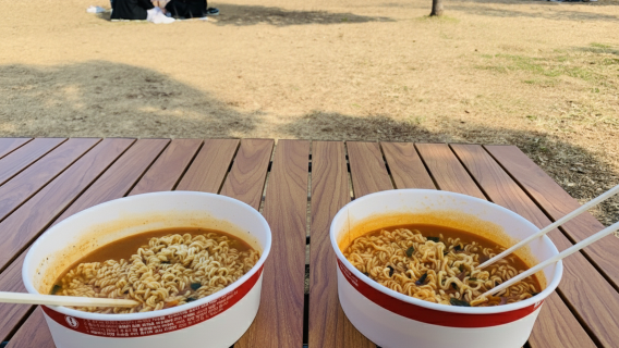 Vero ramyeon dell'Han e picnic da godersi a Yeouido sull'Han River