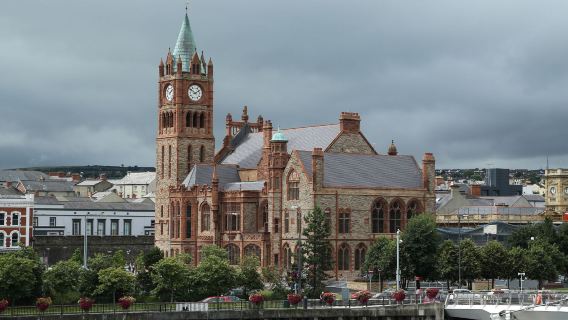 Belfast Castle + Gereja Belfast + Tembok Keamanan lawatan sehari sewaan peribadi [tiket tidak termasuk]