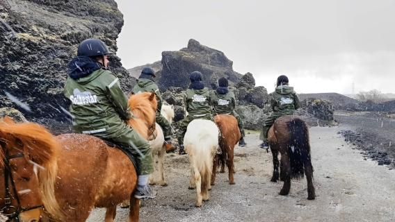 Iceland Reykjavik Red Lava Mountain Horseback Riding Experience [Chinese Customer Support + English Guide]