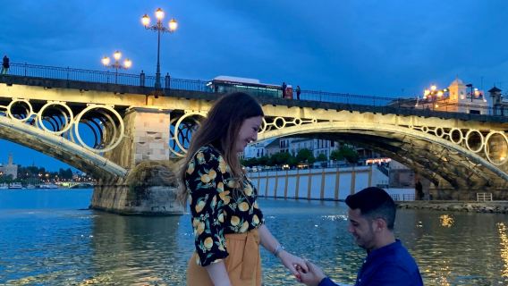 Seville: 1-Hr Romantic Boat Tour